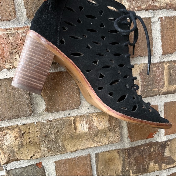 Gianni Bini Suede Open Toe Ankle Boots Size 8 1/2 M. Black - Picture 3 of 7